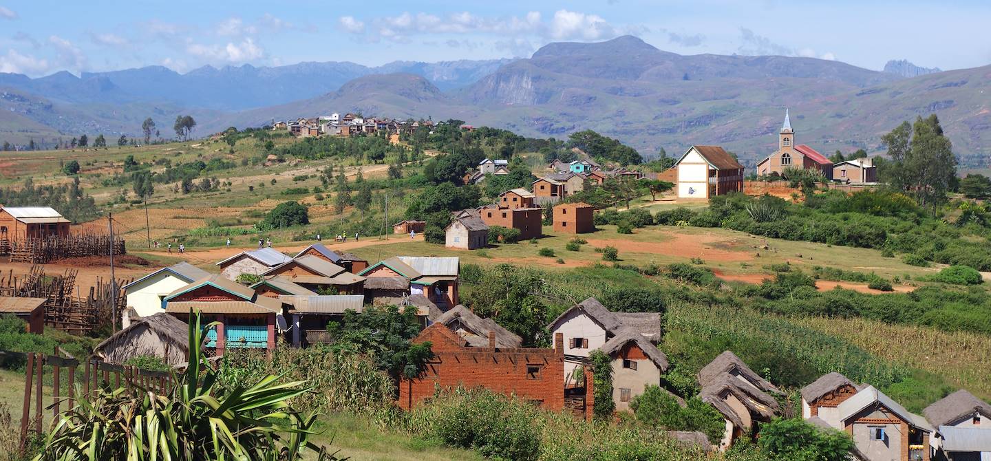 Village betsileo et montagnes autour d'Ambalavao